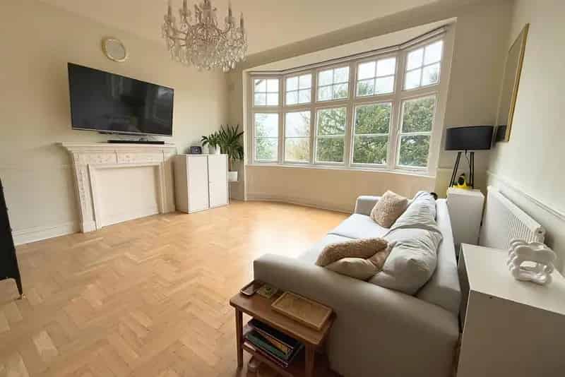 Chislehurst One Bedroom Apartment Near Station Allocated Parking