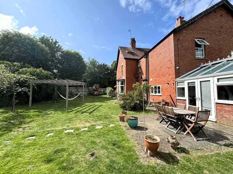 5 Bedroom Victorian Home Near Devizes Freehold
