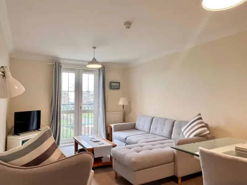 2 Bed Flat for Sale Near Town Centre and Seafront