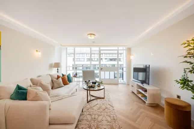 3-Bed Sub-Penthouse Apartment Marylebone Central London