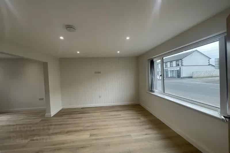 Newly Renovated 2-Bedroom Bungalow Near Amenities