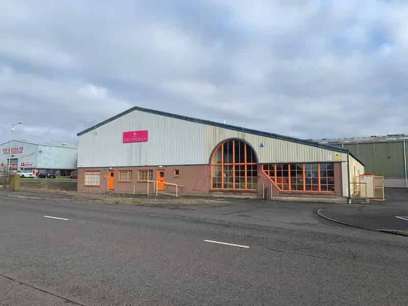 Modern Steel Portal Frame Workshop with Office Space and Yard
