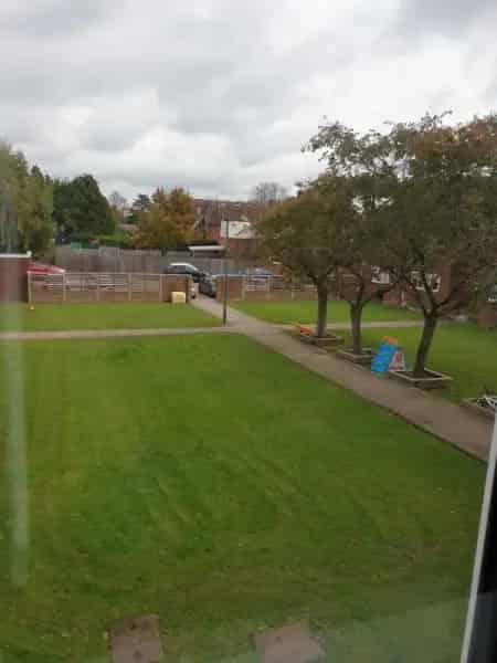 2 Bedroom Flat First Floor Lovely Area