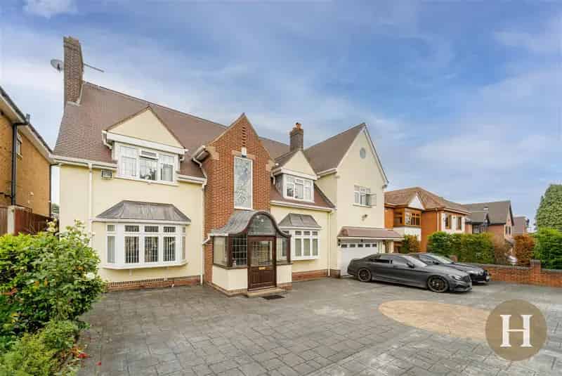 9 Bedroom Detached House to Rent Hamilton Avenue