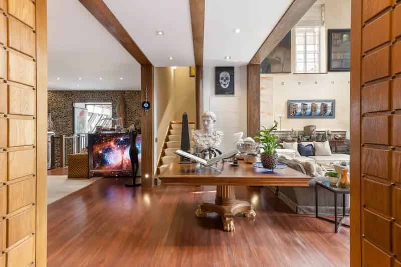 Chelsea Freehold Home: Historic Charm and Grand Proportions