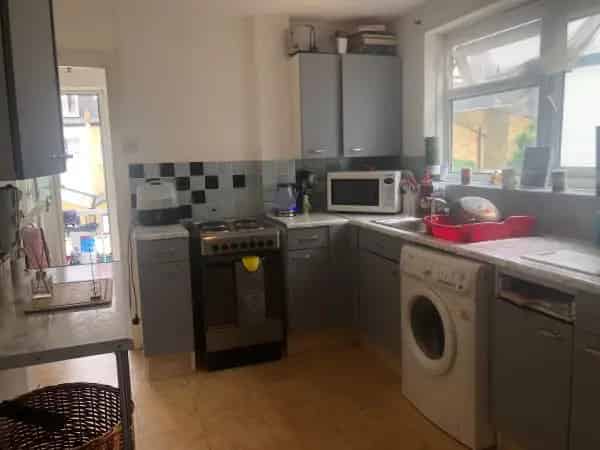 1 Bedroom Flat with Large Living Room and Garden