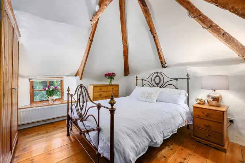 16th Century Thatched Cottage 3 Bedrooms Panoramic Views