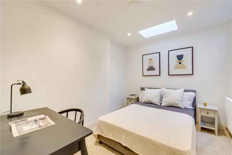 Apartment For Sale in London, England