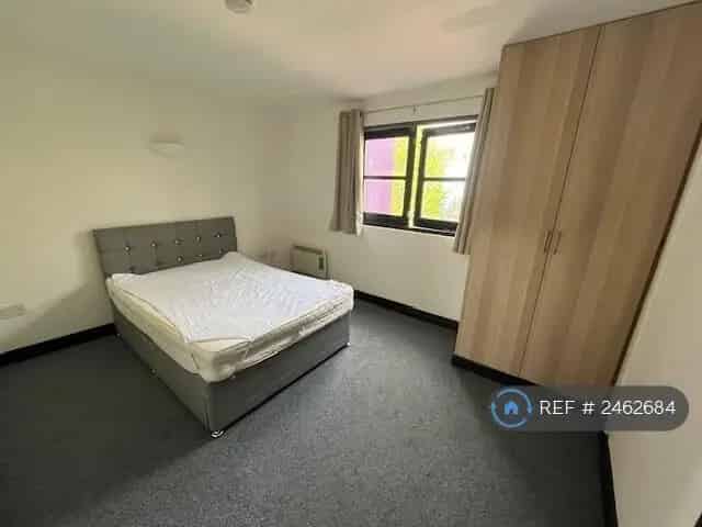 1 Bedroom Flat in Bedminster with Private Parking
