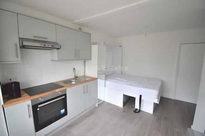 1 Bedroom Studio Flat to Rent - Bills Included