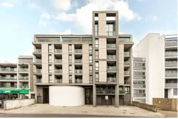 1 Bed Flat Near Clapham South Tube - Balcony & Amenities