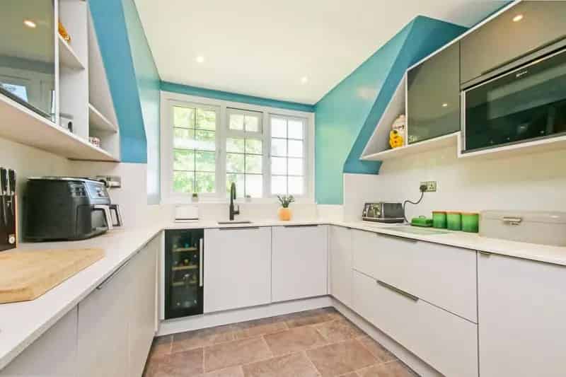 2 Bedroom Top Floor Apartment For Sale