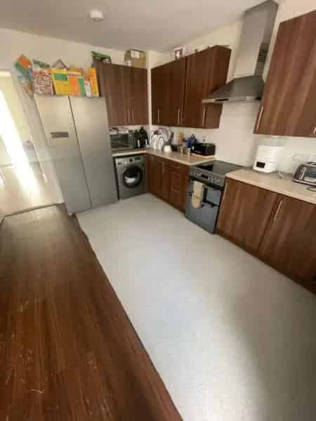 3 Floor Townhouse Near Silver Street Station