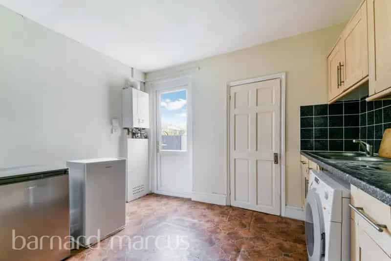 2 Bed 2 Bath House Near Central London - Excellent Transport Links