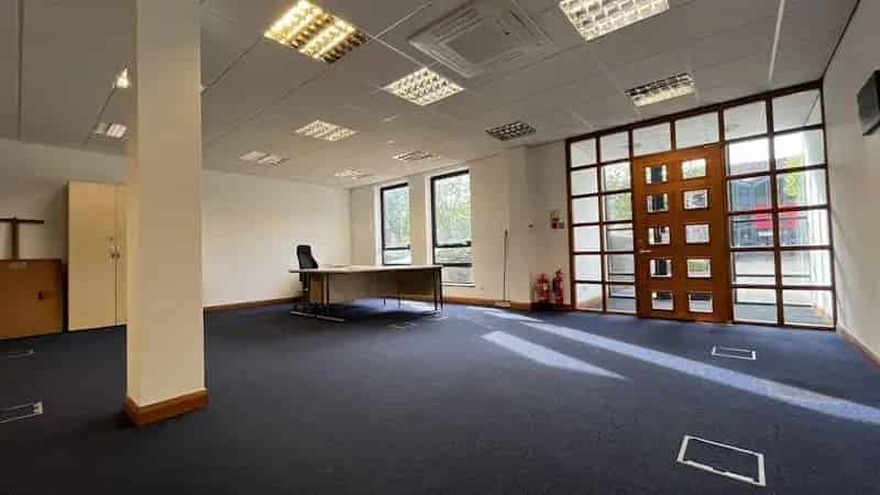 Modern Office Building in Banbury Business Park