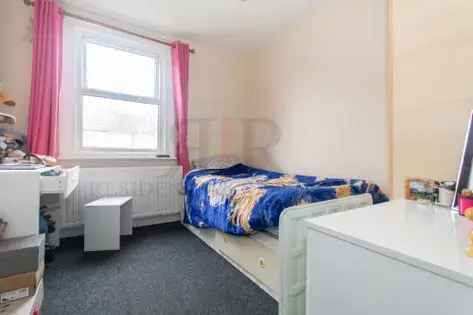 4 Room 65m² House in London - Pre-Viewing Reservations Available