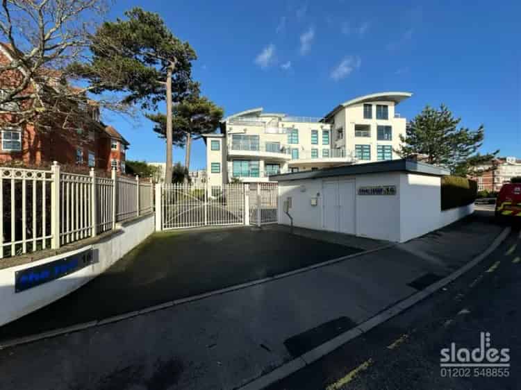 2 Bedroom Flat for Sale Boscombe Spa Village Sea Views