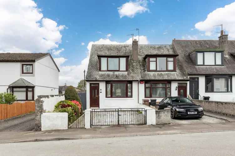 2 Bed End Terrace House with Conservatory and Parking