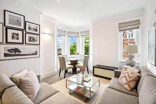 Flat for sale in Sloane Court West, London SW3