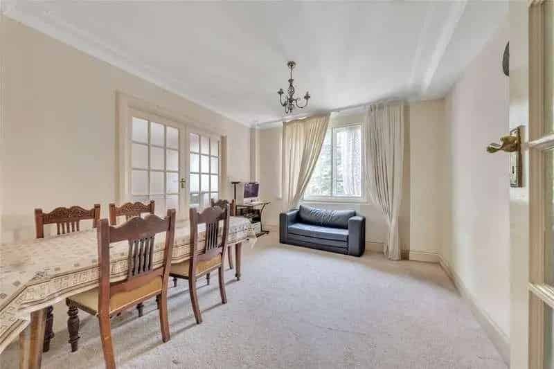 3 Bed Flat for Sale in Luxury Block