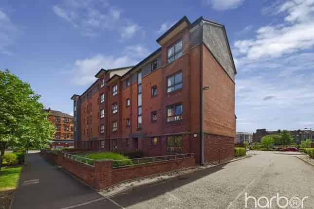 2-Bedroom Flat for Sale in Springfield Gardens Glasgow