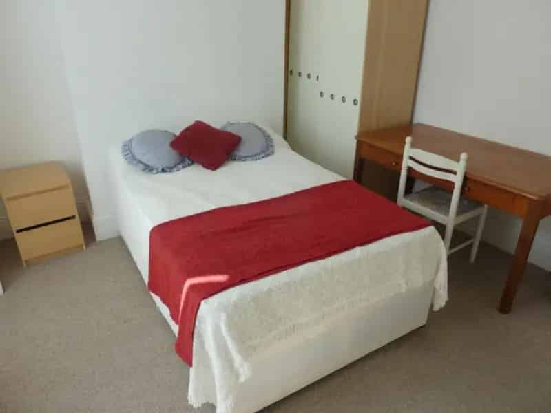 4 bedroom House
 To Let