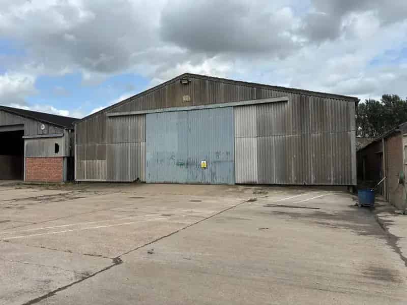 Warehouse Unit For Lease 5930 sq ft