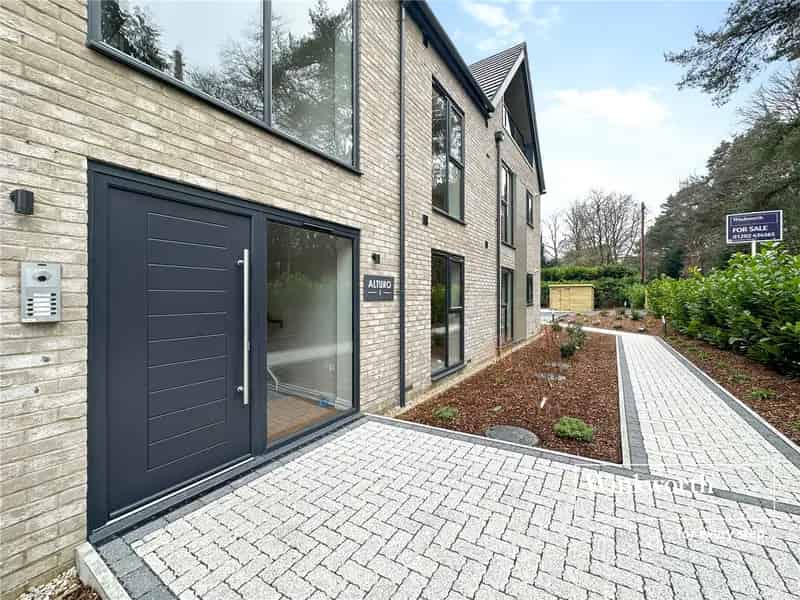 2 Bedroom Luxury Apartment West Parley