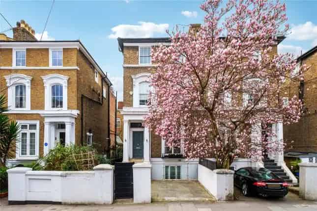 Four Bedroom House for Sale in London SW10