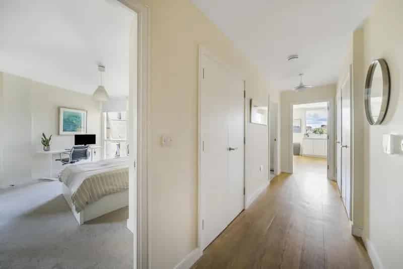 2-Bedroom Apartment with Private Terrace and London Skyline Views