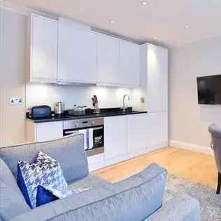 112m² 2-Bedroom Flat London - Private Garden & 24/7 Security