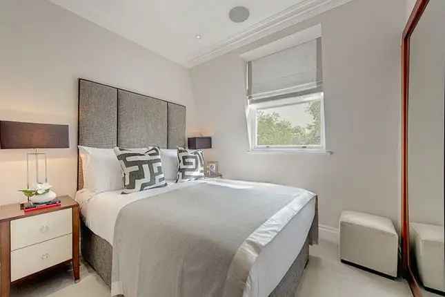 Flat to rent in Kensington Gardens Square, London W2