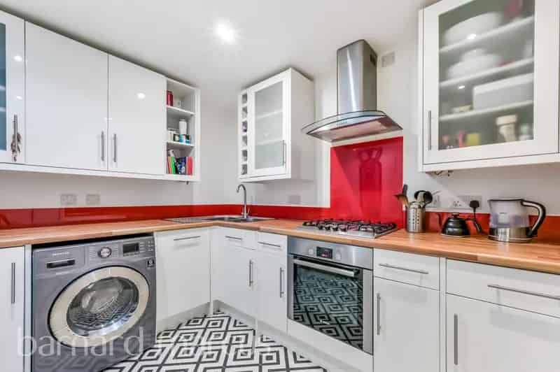 Acton 2-Bed Apartment Near Transport Links