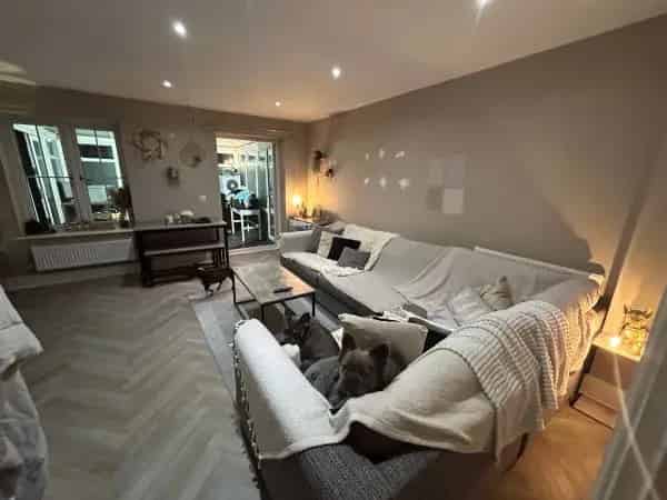 Huge 2 Bed House Big Garden Conservatory Shed