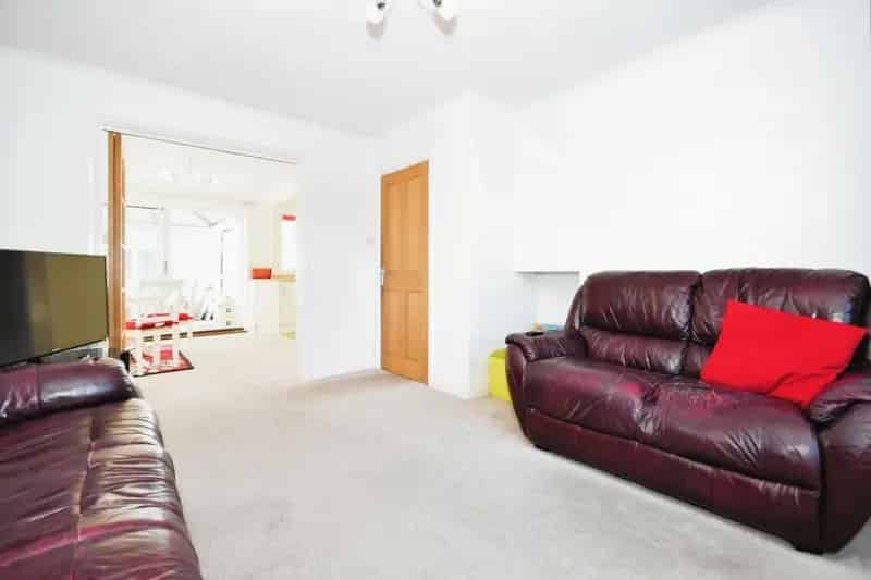 3 Bedroom Detached House For Sale Hasland