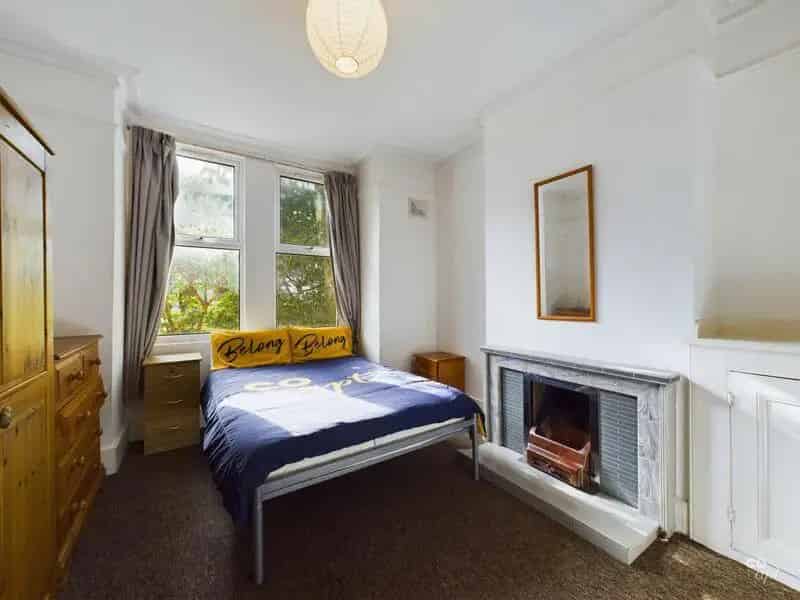 5 Bedroom Student House Elm Grove New Kitchen Patio Garden
