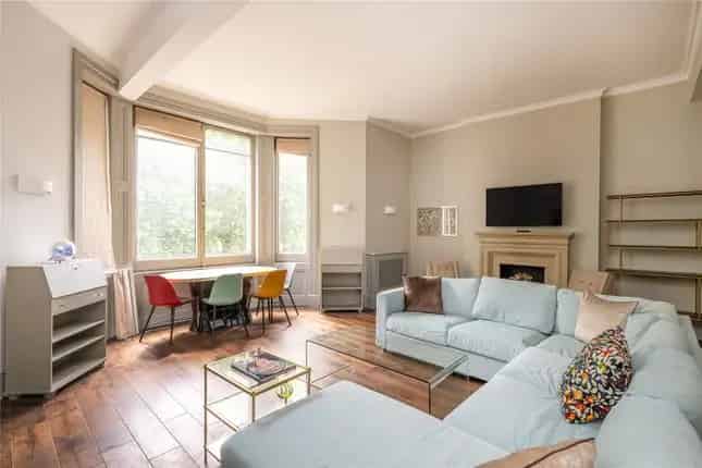 One Bedroom Apartment in Ennismore Gardens SW7