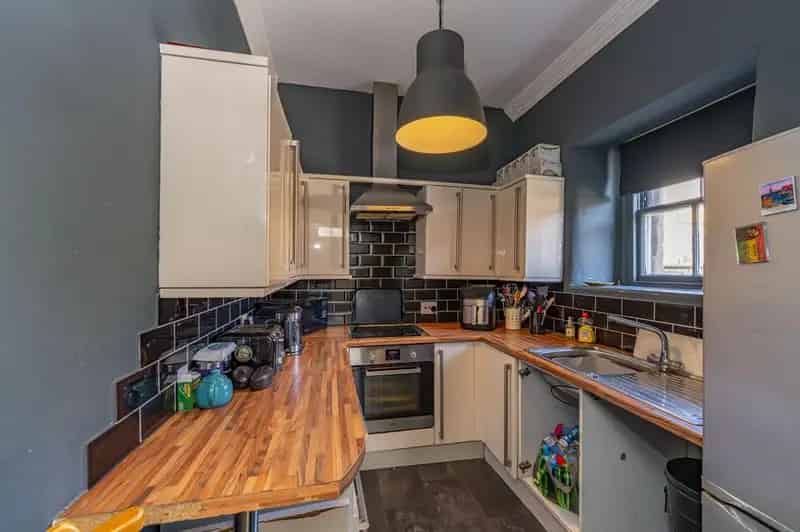 3 Bedroom Apartment For Sale Near Edinburgh City Centre