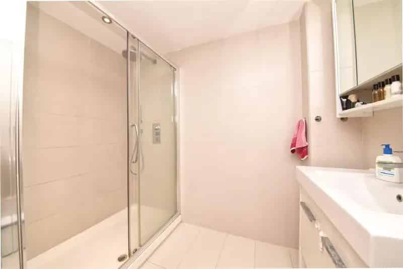 2 Bed Flat for Sale near Woodside Park Tube