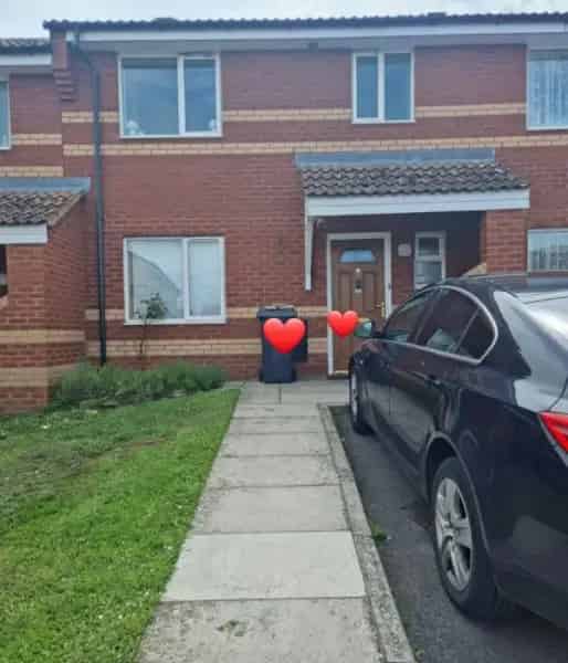 Family Home Near Shops and Schools