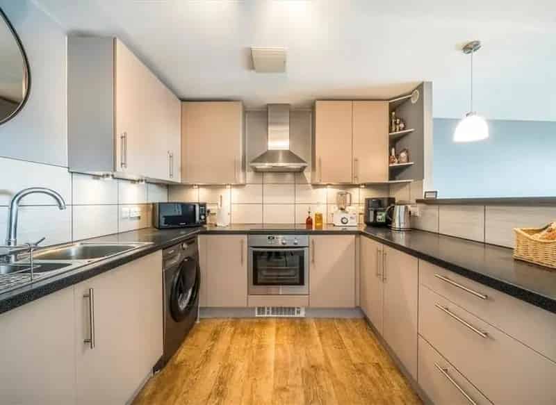 2 Bed Apartment Palmers Road Canary Wharf Views