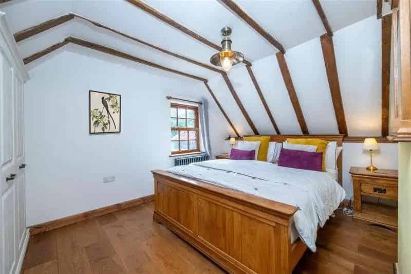 3 Bed Cottage For Sale - Tastefully Renovated