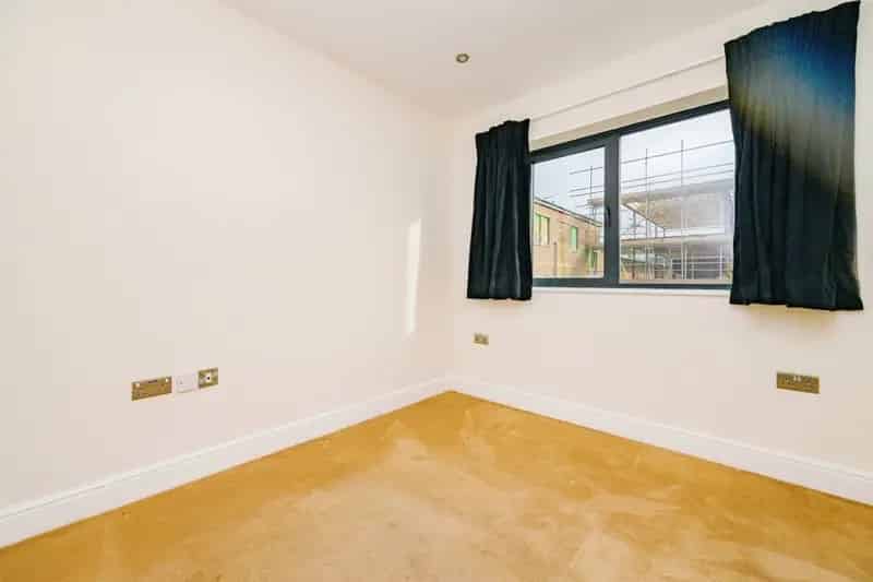 Hemel Hempstead Town Centre 1-Bed Apartment  Zero Deposit Available