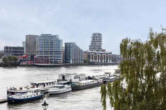 Flat for sale in The Boulevard, Imperial Wharf, London SW6