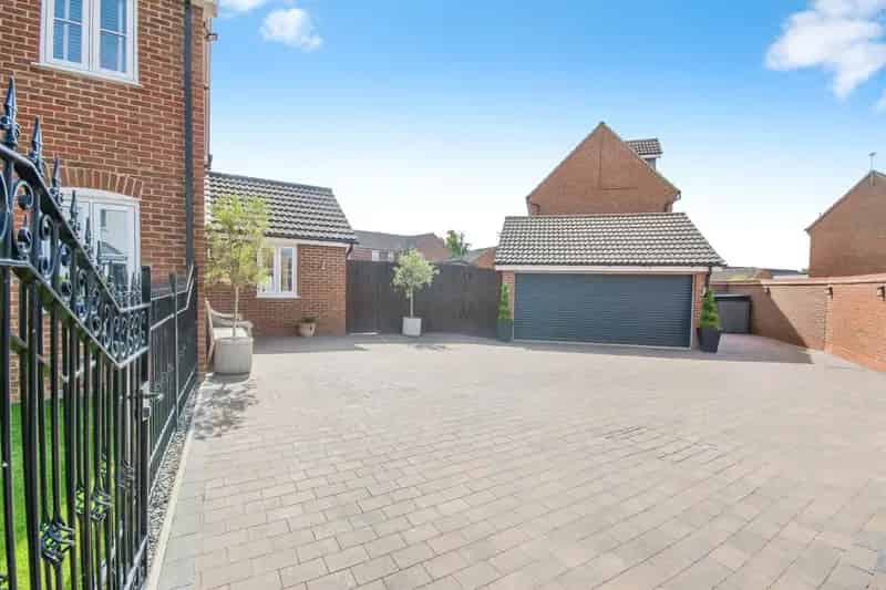 5 Bedroom Detached House in Sutterton