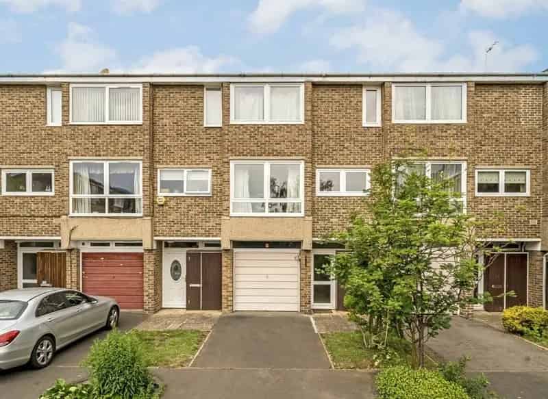 Four Bedroom Townhouse Near North Ealing Station