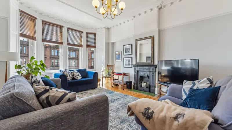 West End 2-Bedroom Flat - Modern & Stylish