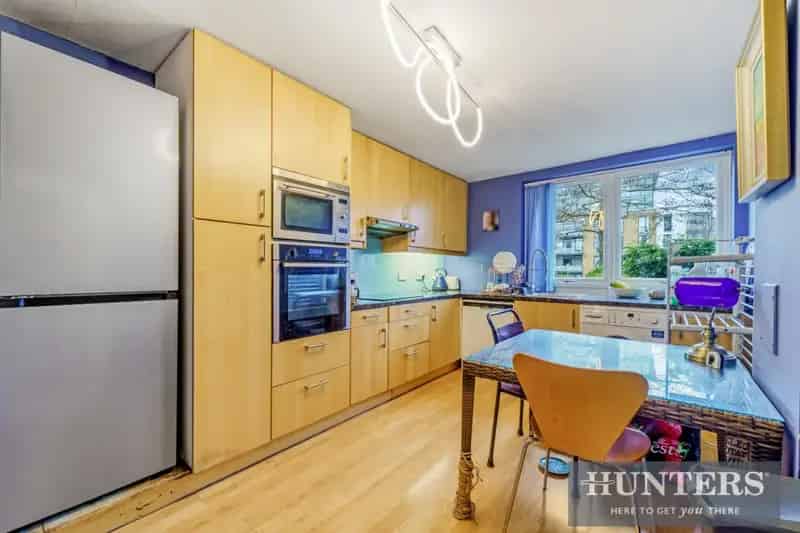 2 Bedroom Flat for Sale Brentford Riverside Development