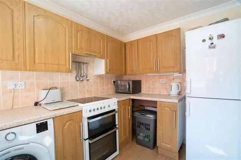 2 Bed House for Sale No Upward Chain Garage Driveway