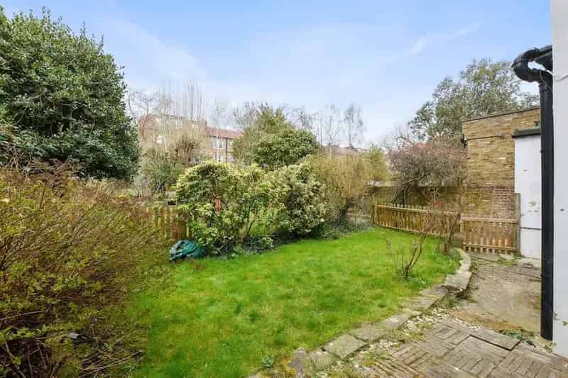 3 Bedroom Flat for Sale in South Hampstead
